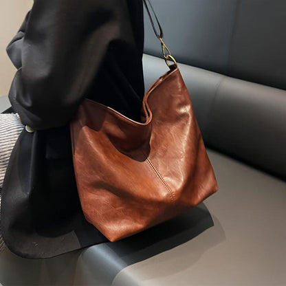 Clara - Didelės talpos elegantiška peties rankinė