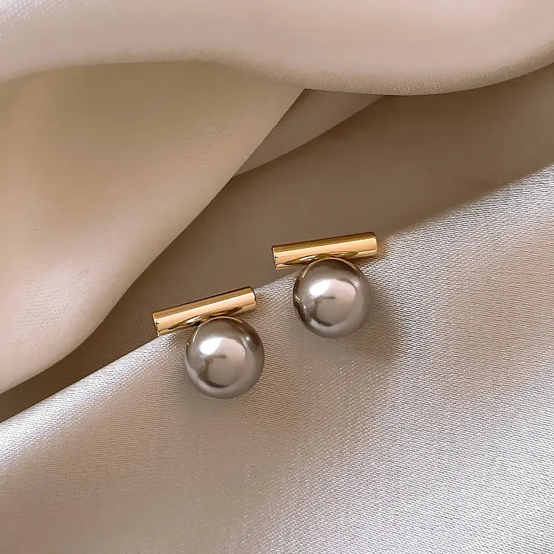 Elegantiškos juvelyrinės juostos su juoda perle ir auksu