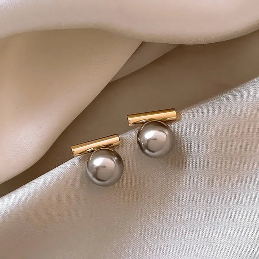 Elegantiškos juvelyrinės juostos su juoda perle ir auksu