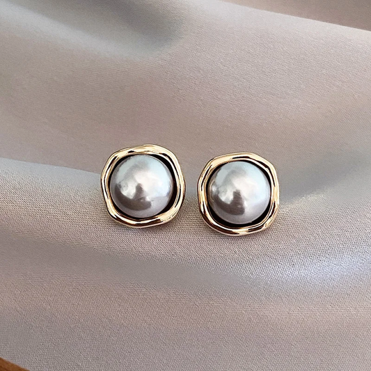 Elegantiški auskarai su juoda perle